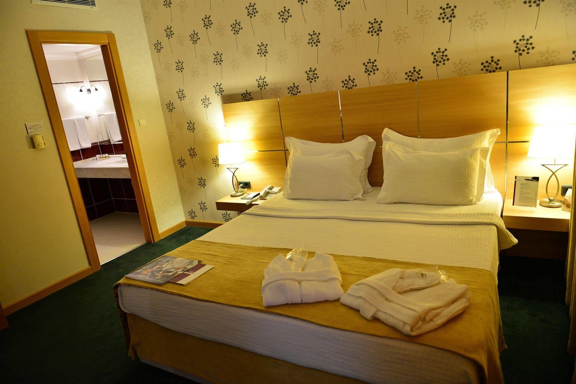 Anemon Grand Manisa Otel Exterior foto